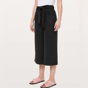 Lululemon Noir Crop Pant Wide Leg High Waist Black Size 10 Wrinkle Free Travel